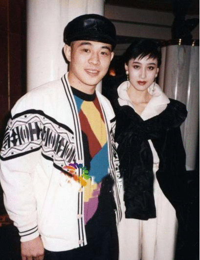 31年前他为娶利智“放弃原配”，31年后他又给了