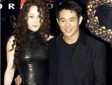 31年前他为娶利智“放弃原配”，31年后他又给了