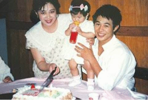 31年前他为娶利智“放弃原配”，31年后他又给了