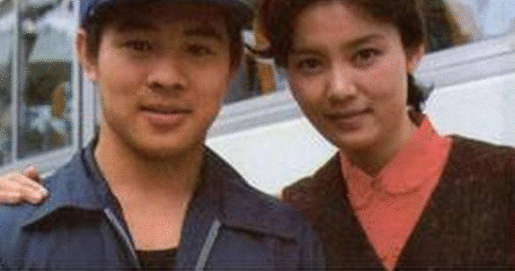 31年前他为娶利智“放弃原配”，31年后他又给了