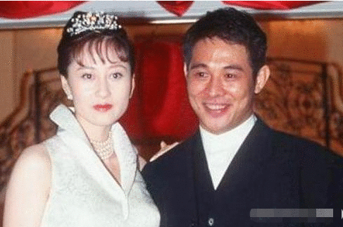 31年前他为娶利智“放弃原配”，31年后他又给了