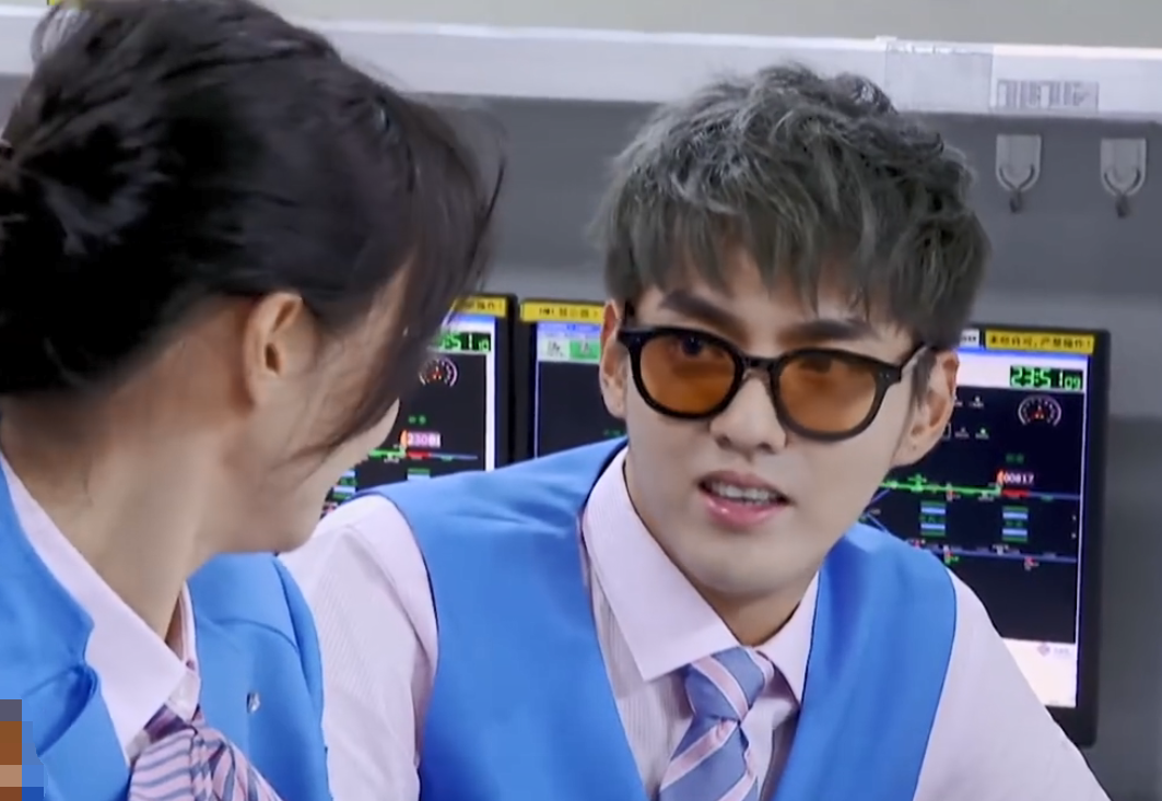 郑爽太想谈恋爱?在综艺尬撩男星:告白吴亦凡