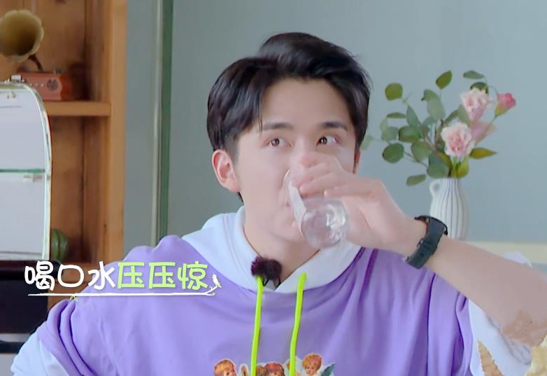 郑爽太想谈恋爱?在综艺尬撩男星:告白吴亦凡