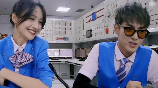 郑爽对吴亦凡很上心?上节目大胆撩加暗示,贴