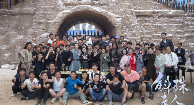 《斛珠夫人》杀青!杨幂送方猪让陈伟霆笑哭,