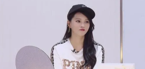 拍还珠被封最丑紫薇,情商低到全网嘲,选秀翻红失