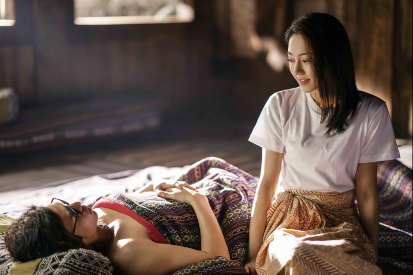 “盗墓”女主角都要穿深色背心?黄梦莹穿搭另