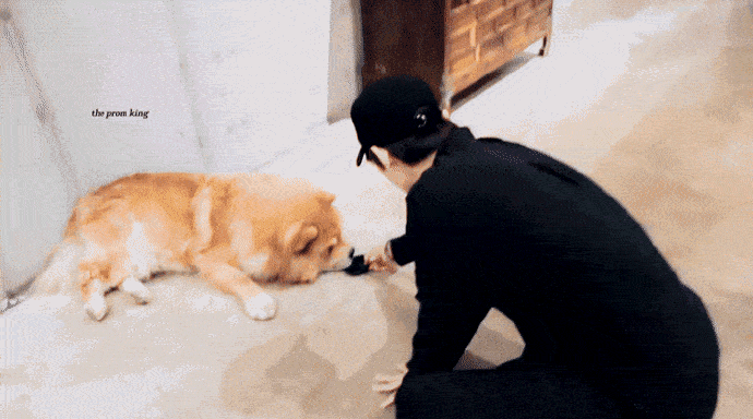 同样的着装，不同感觉的金泰亨！