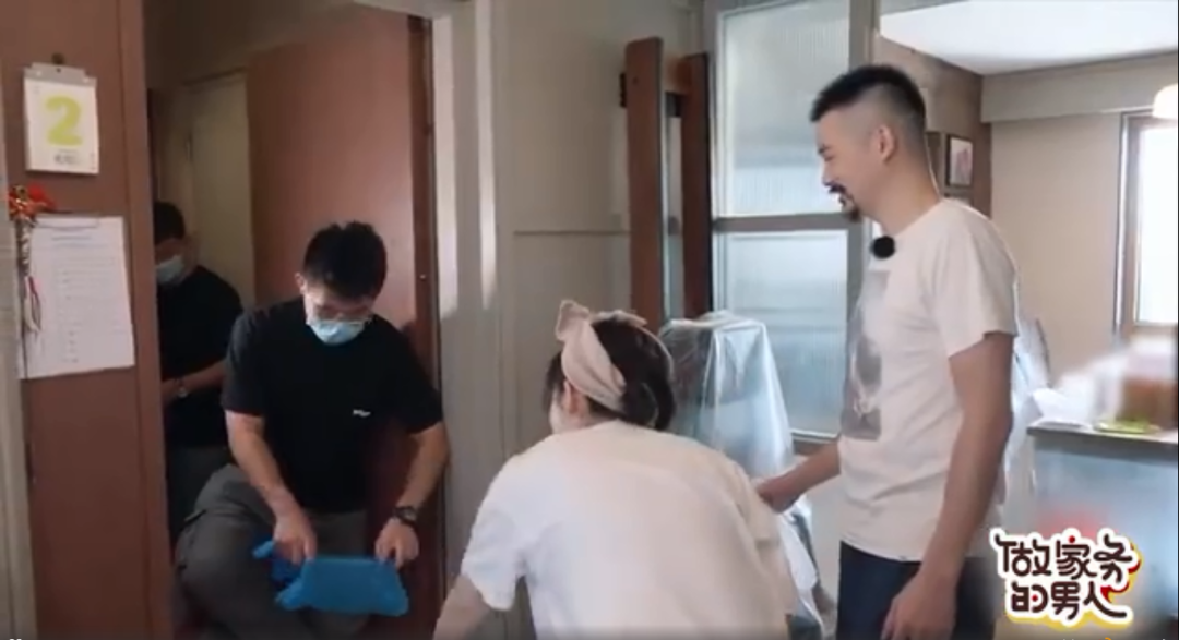 杨子姗因洁癖委屈落泪,老公悉心安慰被夸“新