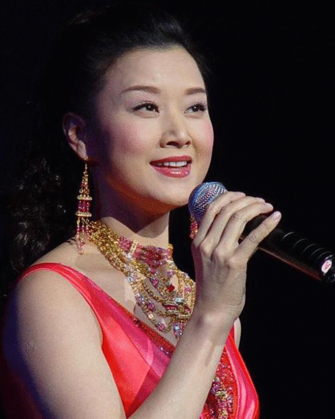 54岁宋祖英罕曝光,脸色憔悴发福明显,与往日优