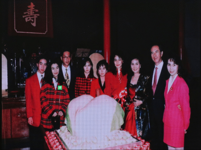 赌王出殡,林青霞现身灵堂拜别,刘德华花牌落