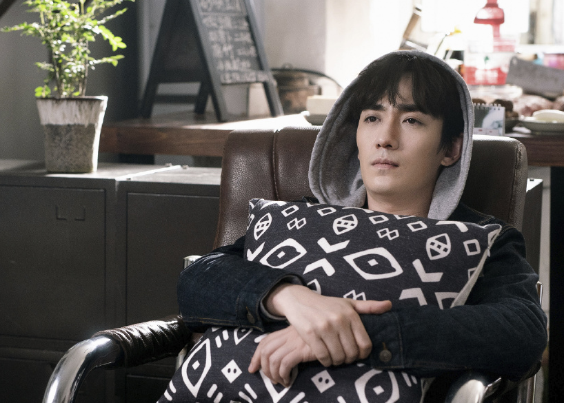 朱一龙拍《重启》,氧气瓶砸到眼眶强行忍痛,