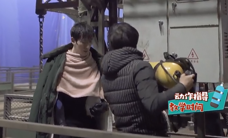 朱一龙拍《重启》,氧气瓶砸到眼眶强行忍痛,