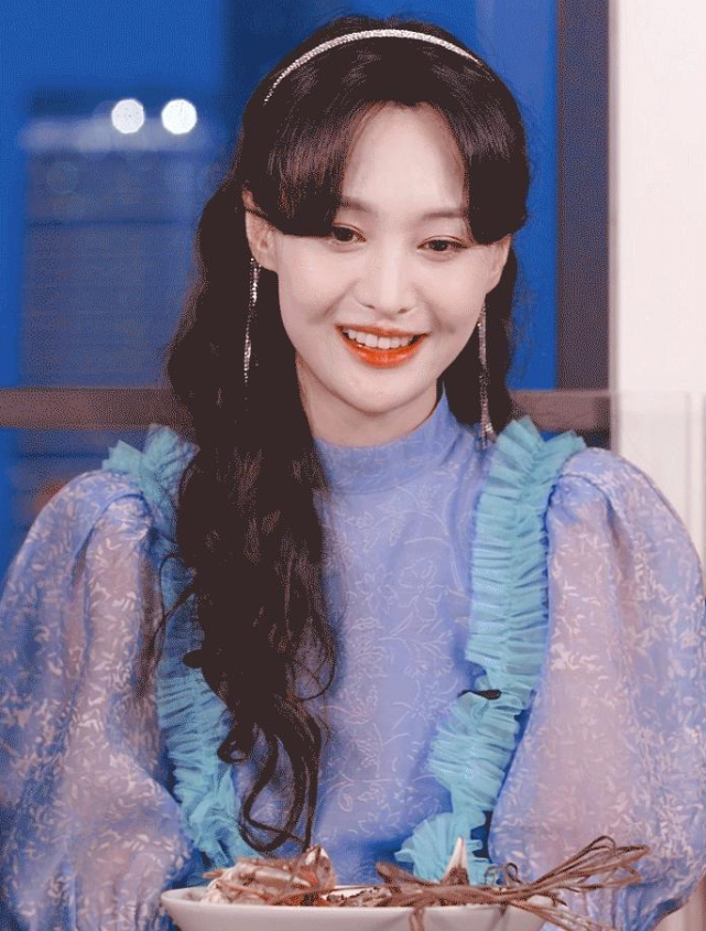 郑爽回应直播翻车:不想直播发生意外,想和粉