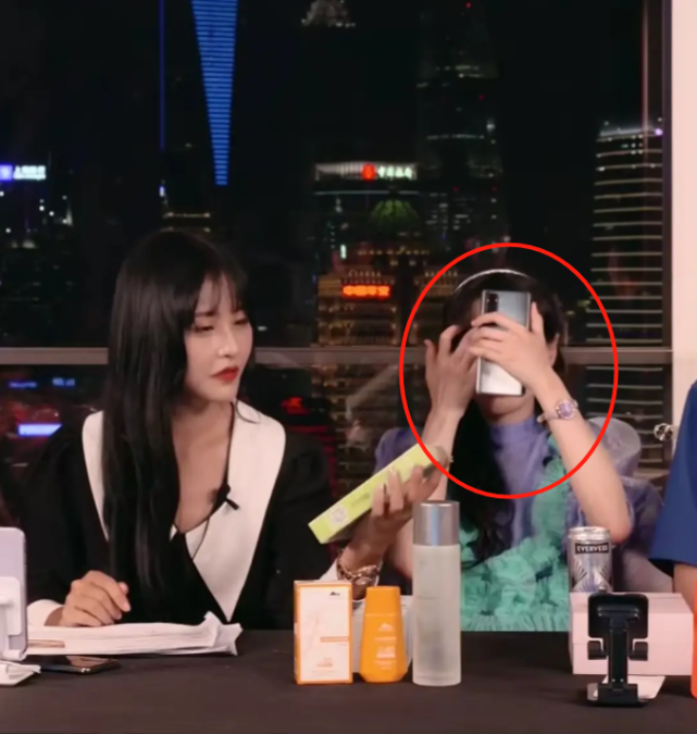 郑爽回应直播翻车:不想直播发生意外,想和粉