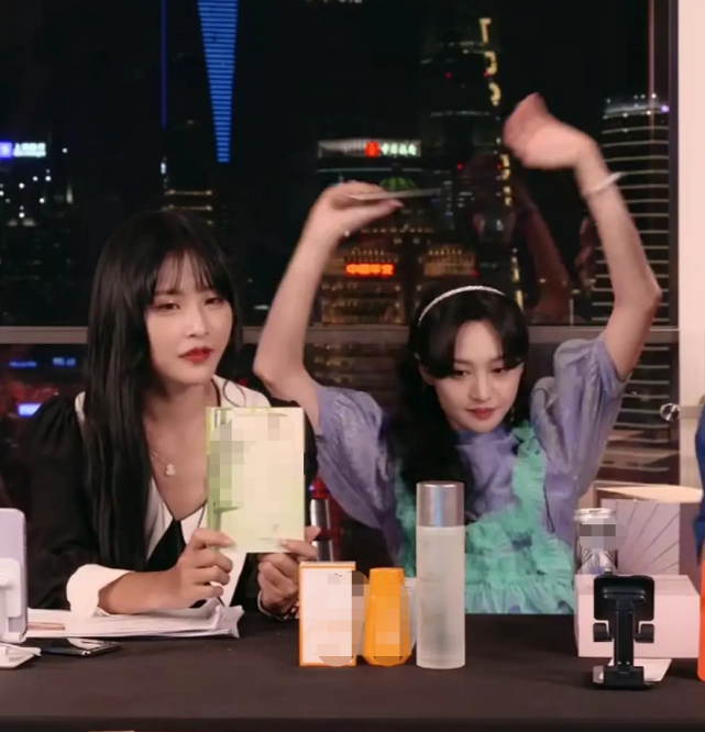 郑爽回应直播翻车:不想直播发生意外,想和粉