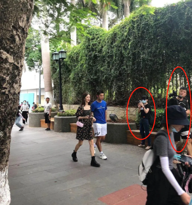 金晨和张继科深夜逛街疑恋情曝光,知情人否认