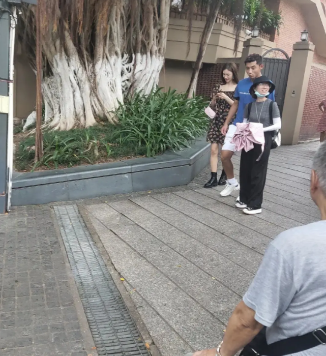 金晨和张继科深夜逛街疑恋情曝光,知情人否认