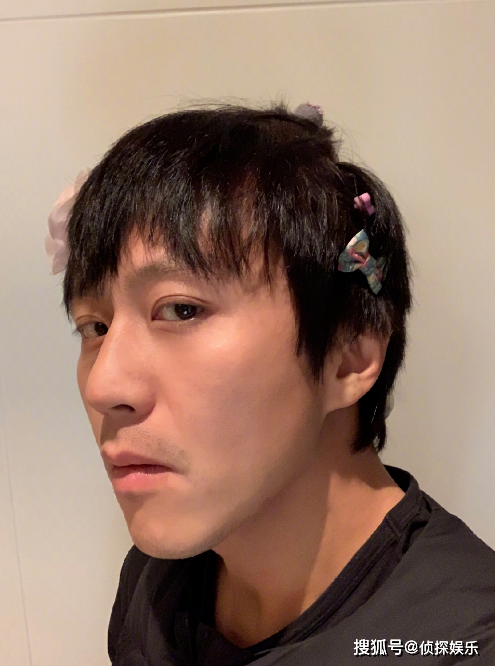 邓三岁!工作室纠正年龄登热搜,邓超怒吼要解