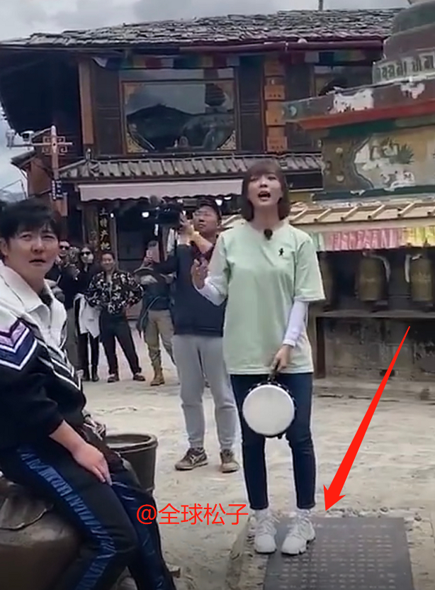 王珞丹郭京飞脚踩“文物”?官方回应:不是文