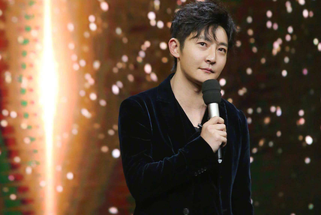 王珞丹郭京飞脚踩“文物”?官方回应:不是文