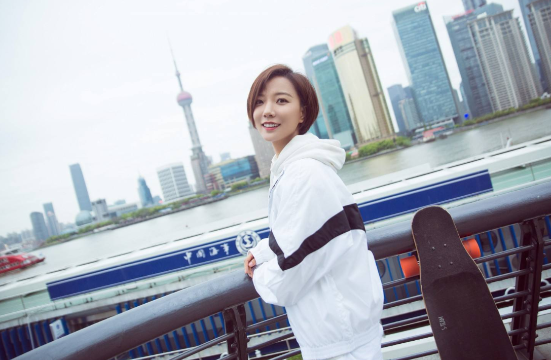 王珞丹郭京飞脚踩“文物”?官方回应:不是文