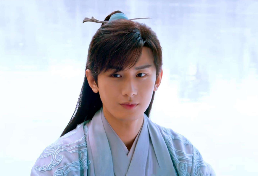 成毅拆CP黑料遭起底,和大粉亲密接触,私聊记录