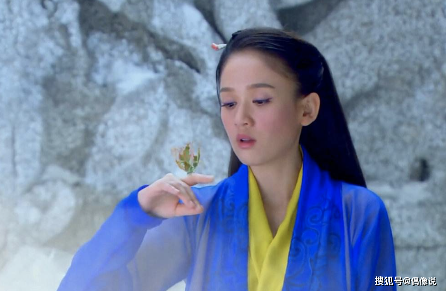 陈乔恩庆祝出道19周年,戴皇冠自拍像公主,41岁