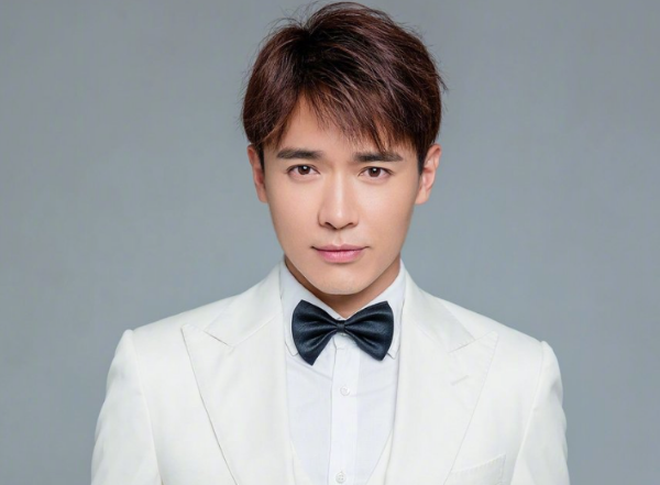 高云翔罕见发文,自称人生就是一场没有彩排的