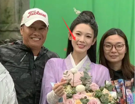 《皓衣行》导演好心机,杀青照罗云熙满脸褶皱