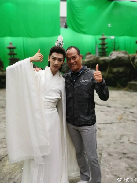 《皓衣行》导演好心机,杀青照罗云熙满脸褶皱