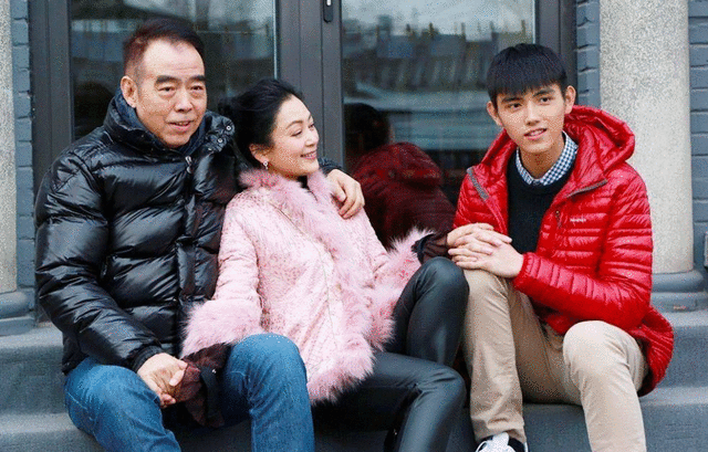 51岁陈红亮相电影节,现场未修图曝光老态明显,