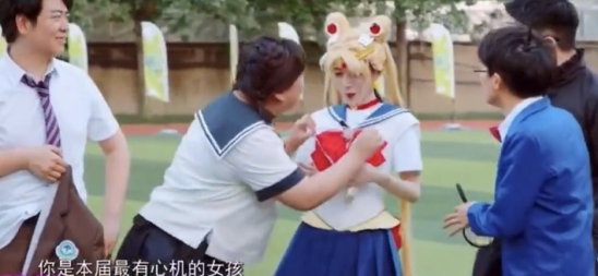 贾玲槽鞠婧祎心机重鞋底高,化妆师说她耍大牌