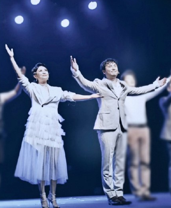 沈腾沉默,不知名女星主动站出来“辟谣”,被