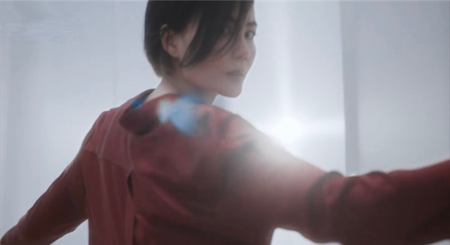 51岁王菲最新写真曝光,皮肤紧致看不出年龄感,