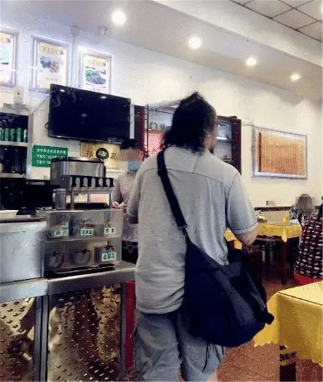 51岁王菲最新写真曝光,皮肤紧致看不出年龄感,