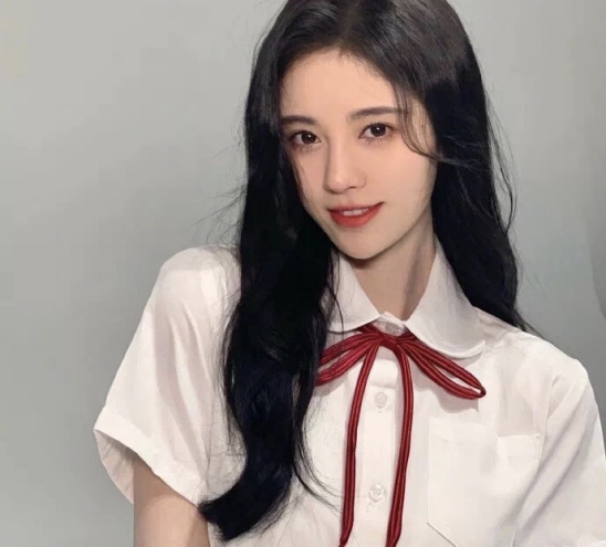 贾玲槽鞠婧祎心机重鞋底高,化妆师说她耍大牌