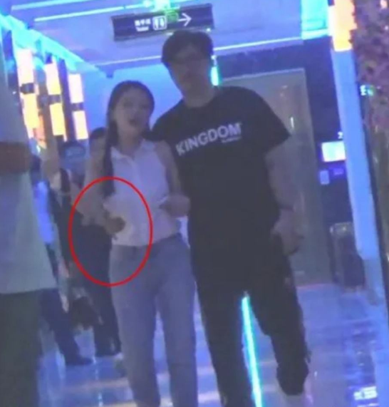 沈腾沉默,不知名女星主动站出来“辟谣”,被