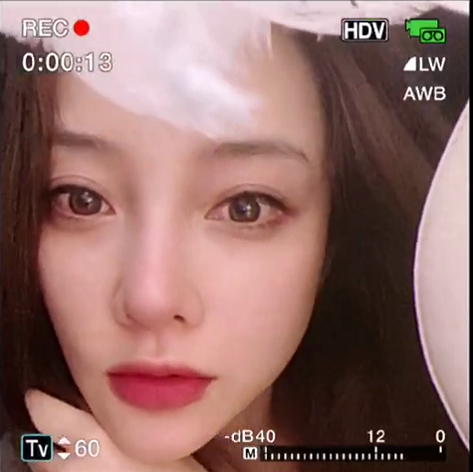 懒理贾乃亮接连嘲讽,李小璐晒视频卖萌耍可爱