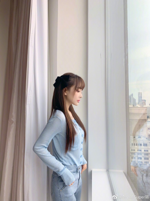 李小璐被拍现身整形医院,不断拉口罩怕被认出