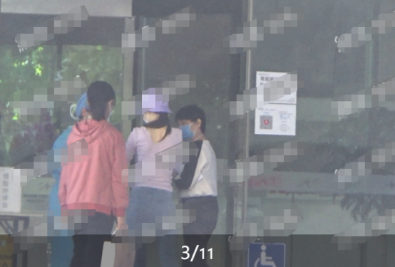 李小璐被拍现身整形医院,不断拉口罩怕被认出