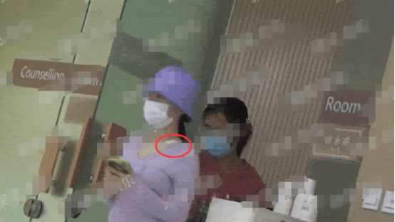 李小璐被拍现身整形医院,不断拉口罩怕被认出