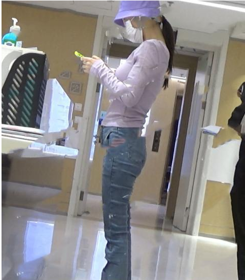 李小璐被拍现身整形医院,不断拉口罩怕被认出