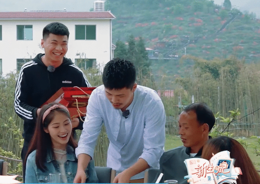 一个富二代,一个农村娃,消费观不同,这对明