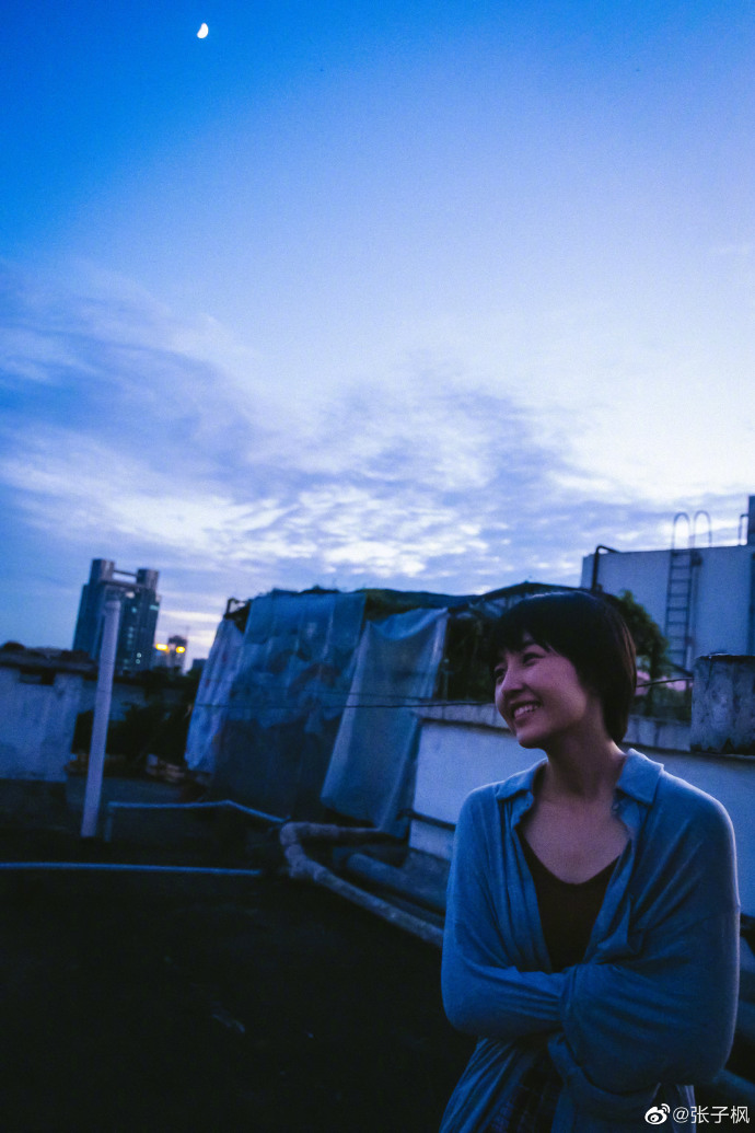 张子枫长相太短板,与同学合影站C位都不起眼,