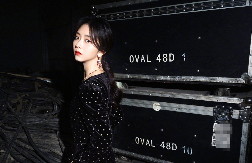 “谭松韵状态”登热搜榜首,生图中腿粗又短,