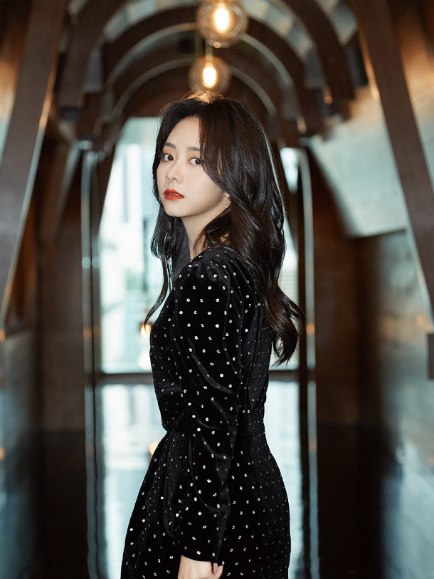 “谭松韵状态”登热搜榜首,生图中腿粗又短,