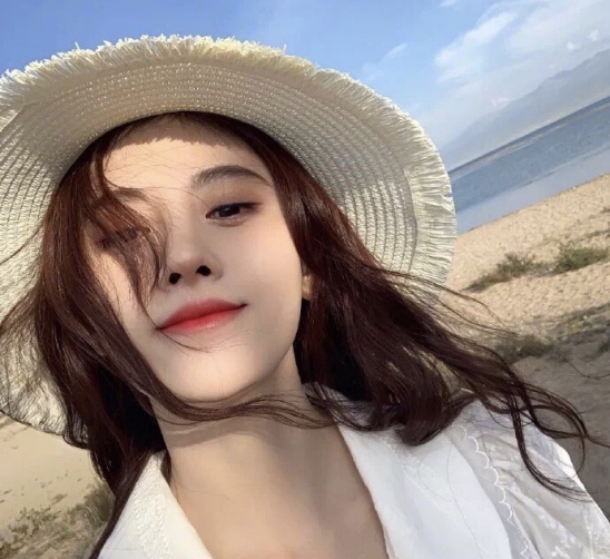 贾玲槽鞠婧祎心机重鞋底高,化妆师说她耍大牌