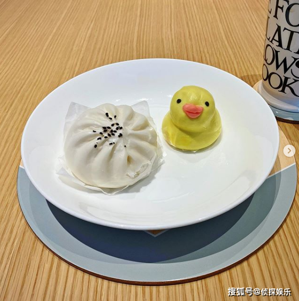 胡杏儿老公晒儿子萌照，奕霆选到心仪美食变害