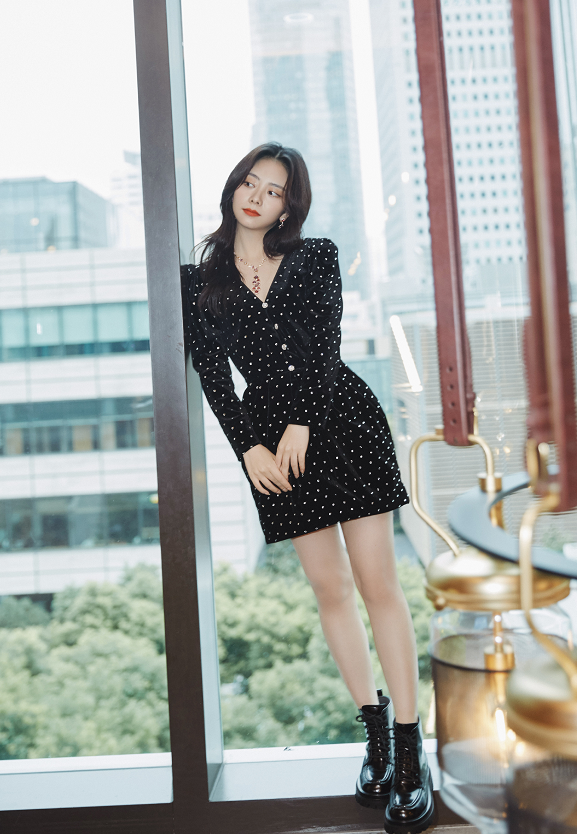 “谭松韵状态”登热搜榜首，生图中腿粗又短，